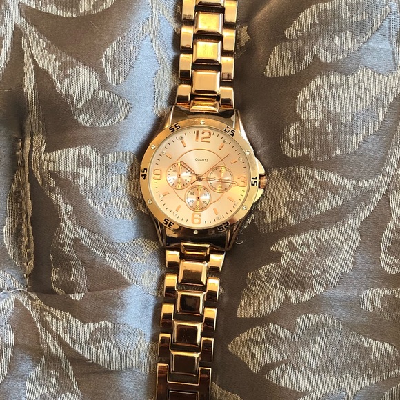 Rose Gold Quartz Watch - Picture 2 of 5